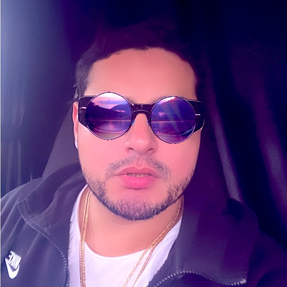 Meet your Posher, Javier